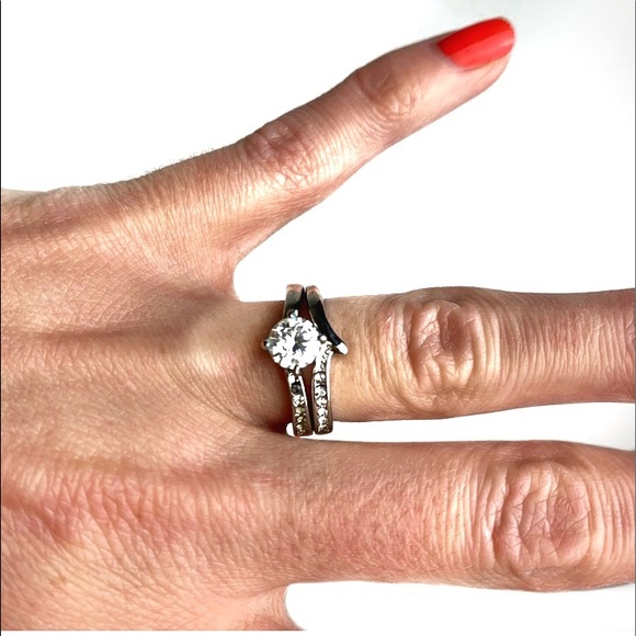 Round Brilliant Cubic zirconia double band Ring Set Sz 5 engagement wedding set - Picture 3 of 9